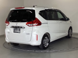 スライドドアは通常のドアに比べて、車のボディーに対し平行に開閉し、開けてもスペースを取りません。出入り口が大きいドアはお子様のいるご家庭はもちろん、混んだ駐車場でも大活躍です!