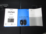カギをバッグやポケットに入れたままでもドアロックの開閉やエンジン始動ができる『スマートキー』付き!暗くなってもキー穴を捜す必要が無くとっても便利ですから人気の装備です!