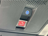 緊急時に「緊急通報ボタン」を押すと緊急サポートセンターにつながり、オペレーターが警察・救急への取次ぎを行います。(ご利用にはHonda Total Careプレミアムのお申込みが必要です)