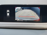 バックカメラを標準装備。駐車場などでの取り回しもスムーズに行っていただけます。