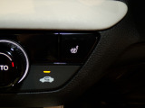 【シートヒーター】シートヒーター装備車です。寒い冬に乗車中とても暖かく快適に移動できます。冷え性の方にピッタリの装備です!