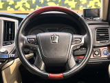 インテリアに合わせたデザインのステアリングは、運転される方のことも考え、運転しやすい形状、大きさです。是非一度、実際に触ってお確かめください。