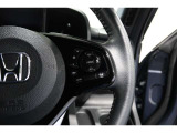 Hondaセンシングの機能のひとつ、アダプティブクルーズコントロール付!アクセルから足を離しても設定したスピードと前車との車間を保ち走行してくれます!車線維持もアシスト☆高速道路で疲労軽減ですね☆