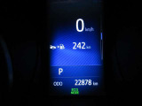 ディスプレイには運転に必要な様々な情報を表示します。