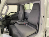 厚みがあって、座り心地のいいシート。運転席も助手席もリラックスしてゆったりと座れます♪