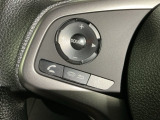 ステアリングにオーディオ操作スイッチが付いています。オーディオ画面に直接タッチしなくても操作が出来ますので、運転に集中できます。