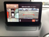【360&deg;ビューモニター】  とても分かりやすい、クルマの上から見下ろしたような映像で、駐車サポートをしてくれます。