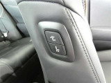 助手席もパワーシート付です。運転席からは、助手席肩口パワーシートスイッチで助手席シートの操作が手軽にできます。