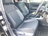 マイクロフリース素材を使用したスポーツコンフォートシート。欧州車らしく硬めのシートが体を程よくつつみこみ、長距離でも快適に運転できます。