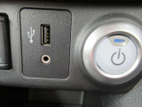 運転席そばにUSBソケットがあります♪♪ここでスマホの充電できちゃいます♪♪