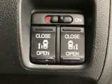 【両側パワースライドドア】両側がパワースライドドアになっており、運転席のスイッチやスマートキーでも開閉が可能です!開口部も広いので乗り降りも楽々♪