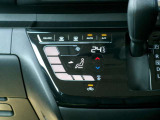 快適オートエアコン付♪設定温度をキープし車内を快適な温度に保ちます♪