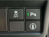 パーキングセンサーや横滑りを防ぐVSA等のスイッチ類は運転席の右側、手の届きやすい位置にあります。