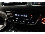 運転席と助手席の温度設定の変更が可能な左右独立タイプのデュアルエアコンです♪♪♪暑がりな人・寒がりな人も誰もが車内を快適にお過ごしいただけます♪♪♪