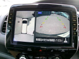 アラウンドビューモニター。クルマを上空から見下ろしているかのような映像で、駐車の際、周囲の安全を確認できます!