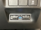 ハンドルの右下にETCがついています。高速道路の料金所の通過も楽々です!。カードの取り出しもしやすい場所についています。