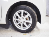 実車はアルミホイール組みの夏用タイヤを装着しています。