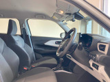 運転席回りは足元も広く、操作のしやすい!車内はいつも、スッキリ快適。
