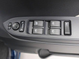 パワーウィンドゥ 運転席ドアスイッチ照明付です。電動格納ミラーも手元でワンモーションで可能です。