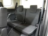 3列目シートは折りたたみ可能です。キャンプ用品など大きな荷物もばっちり収納可能です!