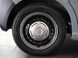 ◆純正ホイール装着車◆シンプルなデザインのホイールキャップ付きです。
