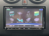 社外SDナビ(CN-RE03D)を装着しています。Bluetooth(ブルートゥース)接続/CD・DVD再生/フルセグ視聴など使用できます。