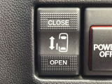 【パワースライドドア】スマートキーや運転席のスイッチでスライドドアの開閉が可能♪電動だから力を入れてドアを開ける必要が無く、小さいお子様でも、重い荷物を持っている時もラクに開け閉めできます♪