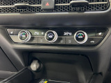 運転席と助手席の温度設定の変更が可能な左右独立タイプのデュアルエアコンです♪♪♪暑がりな人・寒がりな人も誰もが車内を快適にお過ごしいただけます♪♪♪