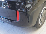 《インテリジェンスクリアランスソナー》駐車時など、低速走行時における衝突を緩和(ブレーキとアクセルを踏み間違えても、自動(被害軽減)ブレーキをかける装置です。