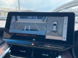 【パノラミックビューモニター】専用のカメラにより、上から見下ろしたような視点で360度クルマの周囲を確認することができます☆死角部分も確認しやすく、狭い場所での切り返しや駐車もスムーズに行えます。