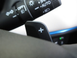 マニュアル車のような感覚でアクセルオフ時の減速度を選択できる、減速セレクター付きです!