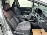 運転席まわりです。実際に座ってみて、乗り心地を体験してみてください。