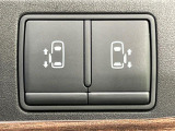 【両側パワースライドドア】スマートキーや運転席のスイッチで後席両側スライドドアの開閉が可能♪電動だから力を入れてドアを開ける必要が無く、小さなお子様でも簡単に開け閉めでき快適です♪