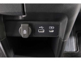 スマートフォンなどの音楽再生が可能なUSB接続ジャック装備車両です♪♪♪
