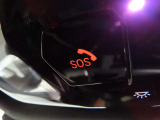 SOSコール/エアバックが展開するような深刻な事故において、自動でSOSコールを発信します。車内で急病人が出るような緊急時は、手動で発信可能です。