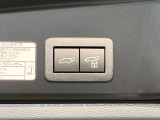 【パワーバックドア】スマートキーや運転席のボタンを押すだけでリアゲートが自動で開閉します!荷物を持っている時や、高い位置にあるバックドアを閉める際に便利な機能です♪