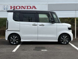 サイドはボディーからルーフへと続くコの字形状を強調することでキャビンをしっかり包み込む安心感を表現しています!