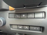 運転中でも音量調整やチャンネル変更がスムーズにできるステアリングスイッチ付き♪