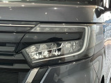 LEDヘッドライトは、点灯の瞬間から最大光量を発揮し、突然暗くなるトンネルなどでの安定感を高めます。