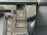 電動パーキングブレーキです。ブレーキペダルを踏み込み、Pスイッチを引き上げると作動、押し下げると解除されます。