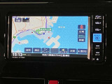 いまや必須装備「ナビゲーション」搭載!知らない場所にスイスイッとドライブ。もう、これなしではハンドルを握れませんね!でも運転中の操作は危険ですのでご注意ですね☆