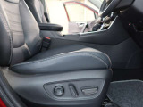 パワーシート搭載。微妙な調整が手軽にでき、ピッタリなポジションで運転することが可能です。