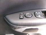 ドアミラーの鏡面の調節、格納は運転席からすべて操作できます!