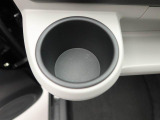 カップホルダーは運転席や助手席からちょうど手の届く位置です!!