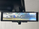 【インテリジェント ルームミラー】車両後方のカメラ映像をミラー面に映し出すので、車内の状況や、天候などに影響されずいつでもクリアな後方視界が得られます!