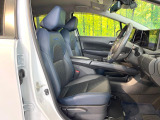 運転席シート廻りは使用感も少なく、良好な状態となっています。前オーナー様が丁寧に使っていたことがよくわかりますね。