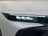 【三眼LEDヘッドライト】スタイリッシュな見た目の三眼LEDヘッドライトを装備♪スタイルだけでなく、夜間の走行も視界良好で安心してお乗りいただけます。