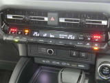 【オートエアコン】車内温度を感知して自動で温度調整をしてくれるのでいつでも快適な車内空間を創り上げます!どの席に座っても快適なドライブが楽しめます♪