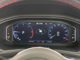デジタル液晶メーター&rdquo;Digital Cockpit Pro&rdquo;です。画面の切り替えは、ハンドルのボタンで簡単に操作ができます。