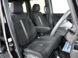 運転席のスペースはゆったりしていて、視界も広く確保されているので普段の運転からロングドライブまで快適です。